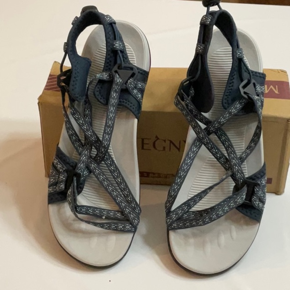 MEGNYA Sandals Size Women’s 10